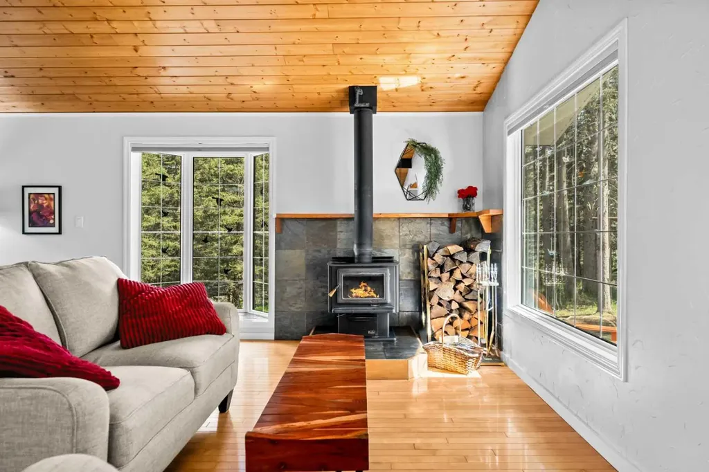 5417 Highway 579 Rural Mountain View County AB T0M 2E0