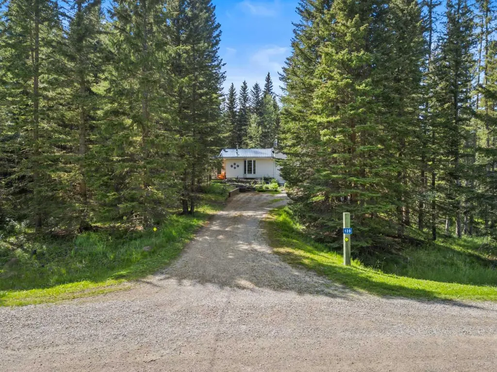 5417 Highway 579 Rural Mountain View County AB T0M 2E0