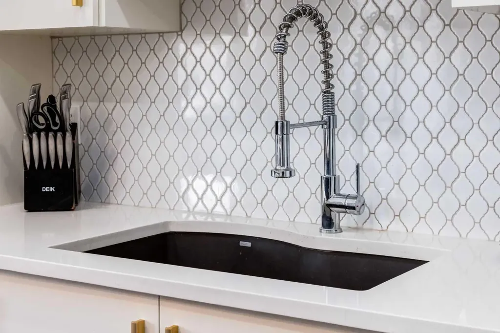 305 Kinniburgh Cove Chestermere AB T1X 0Y7
