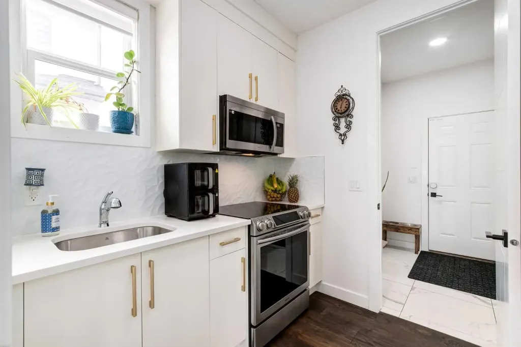 305 Kinniburgh Cove Chestermere AB T1X 0Y7