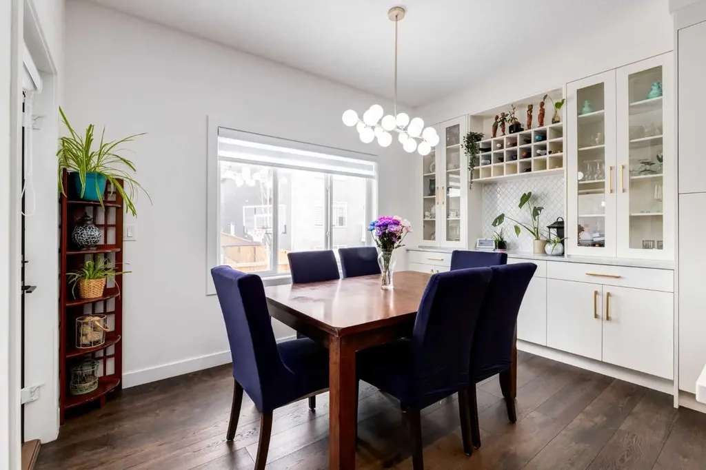 305 Kinniburgh Cove Chestermere AB T1X 0Y7