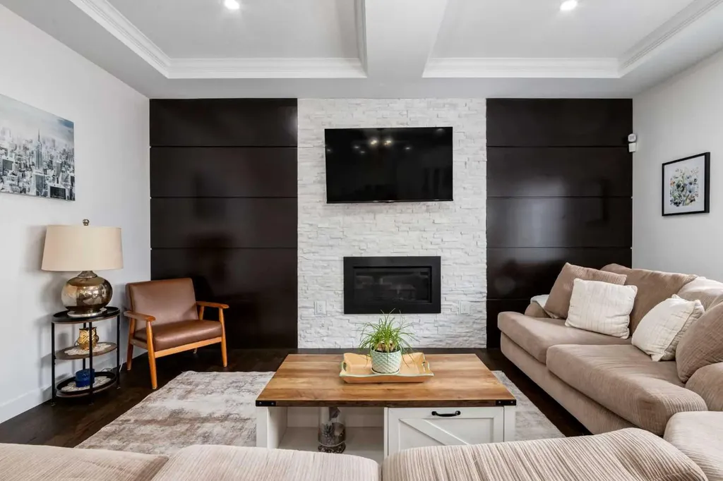 305 Kinniburgh Cove Chestermere AB T1X 0Y7