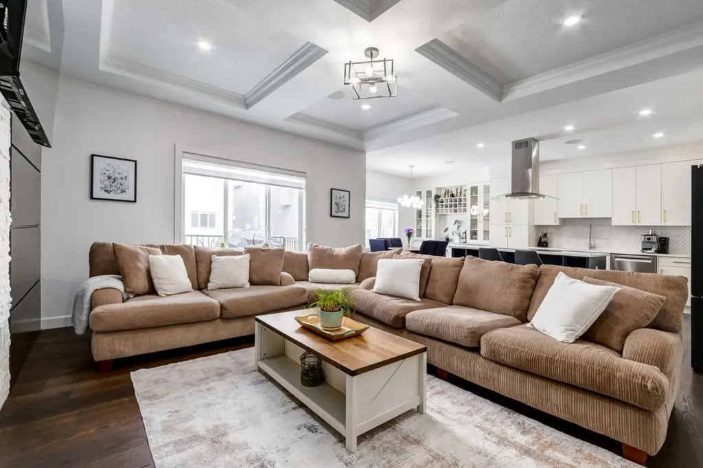 305 Kinniburgh Cove Chestermere AB T1X 0Y7