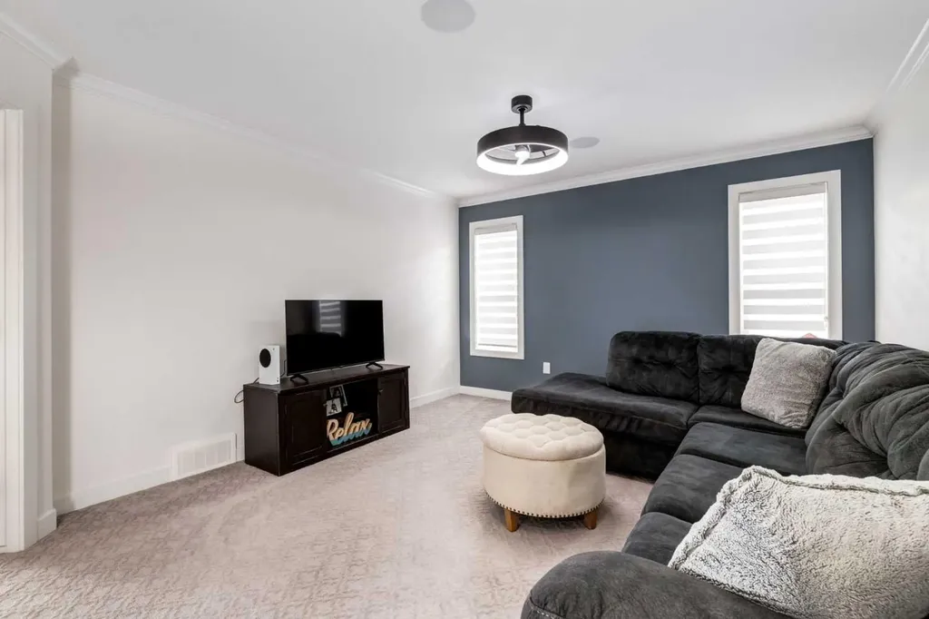 305 Kinniburgh Cove Chestermere AB T1X 0Y7