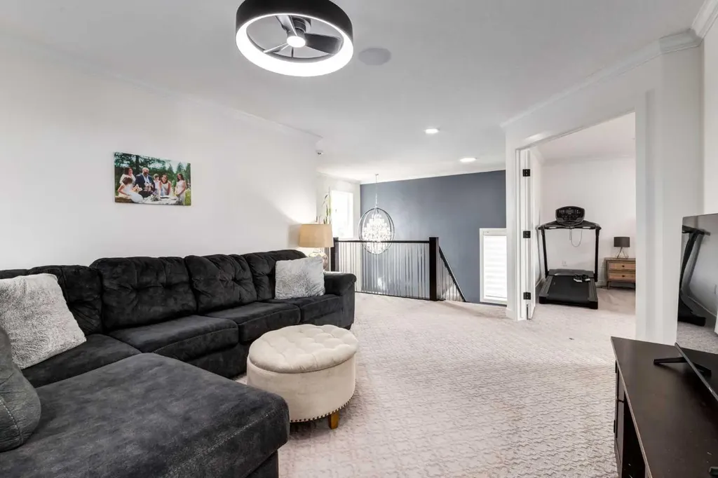 305 Kinniburgh Cove Chestermere AB T1X 0Y7