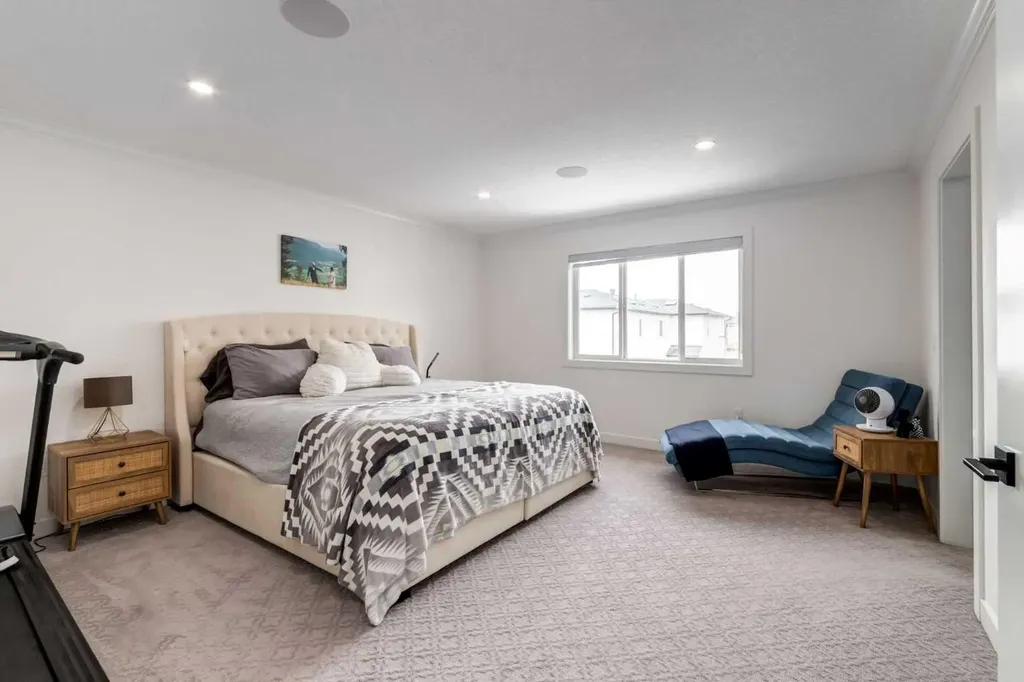 305 Kinniburgh Cove Chestermere AB T1X 0Y7