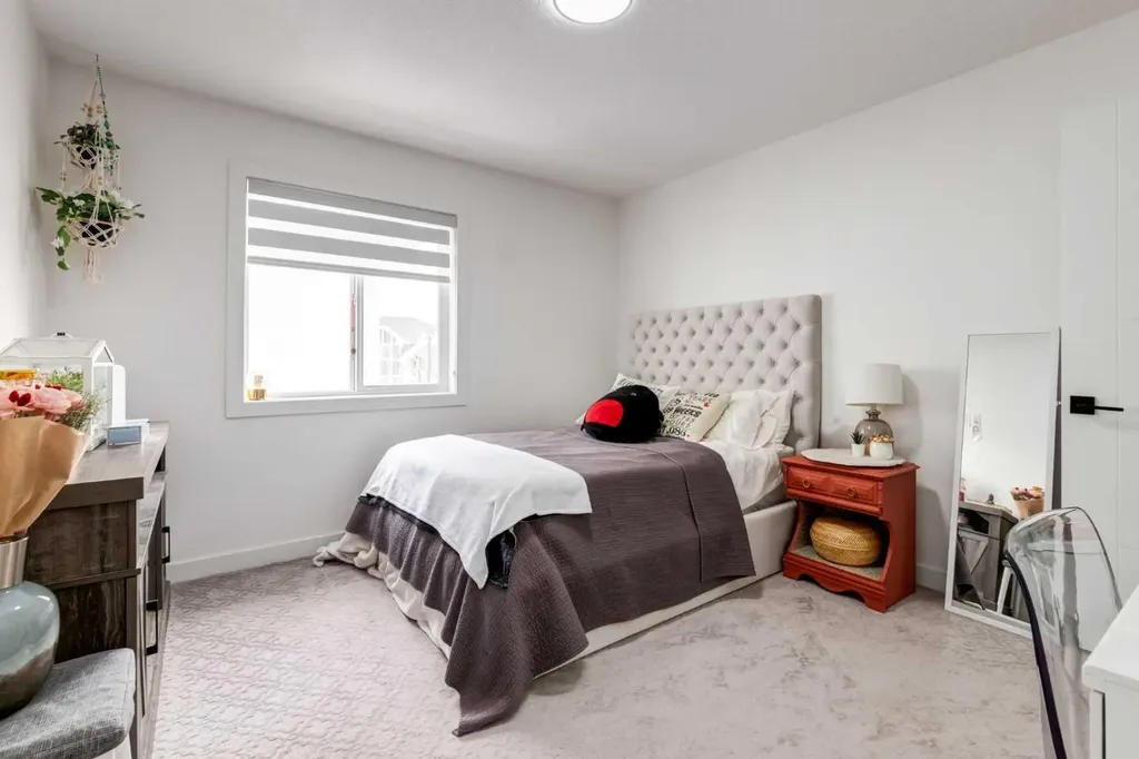 305 Kinniburgh Cove Chestermere AB T1X 0Y7