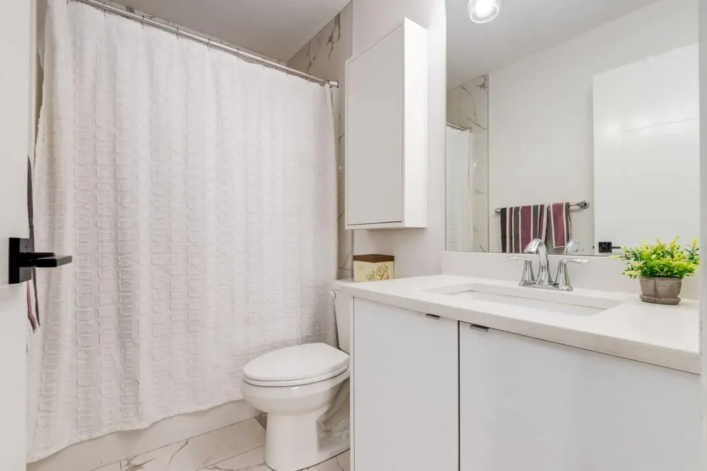 305 Kinniburgh Cove Chestermere AB T1X 0Y7
