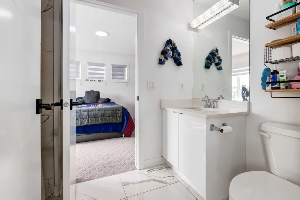 305 Kinniburgh Cove Chestermere AB T1X 0Y7