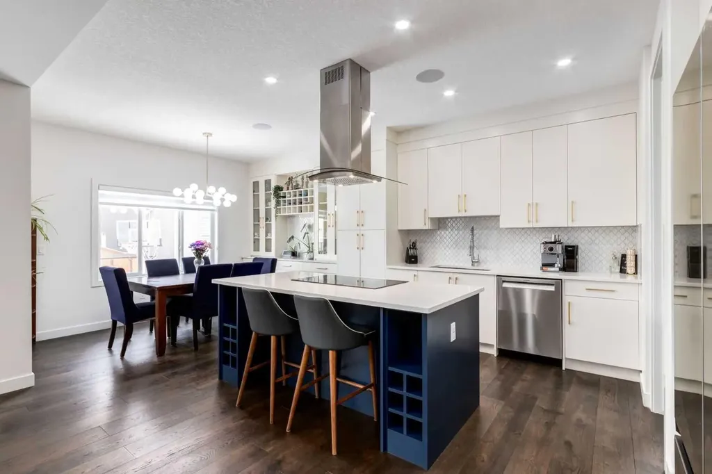 305 Kinniburgh Cove Chestermere AB T1X 0Y7