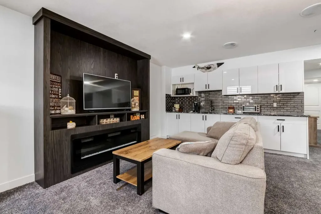305 Kinniburgh Cove Chestermere AB T1X 0Y7