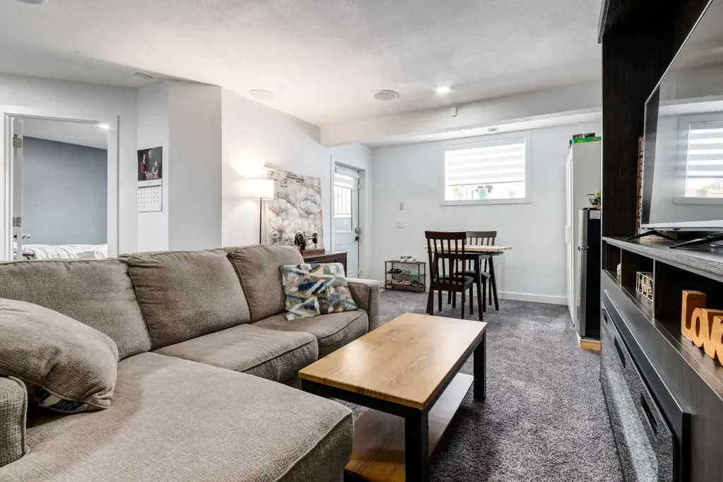 305 Kinniburgh Cove Chestermere AB T1X 0Y7