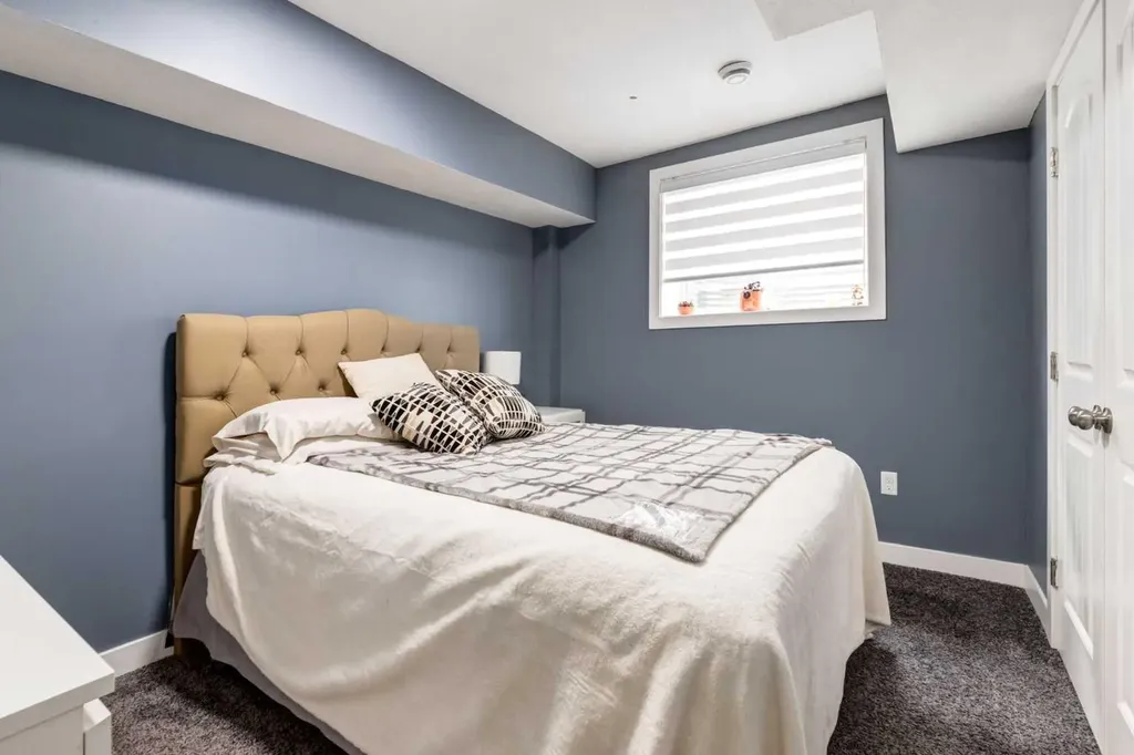 305 Kinniburgh Cove Chestermere AB T1X 0Y7