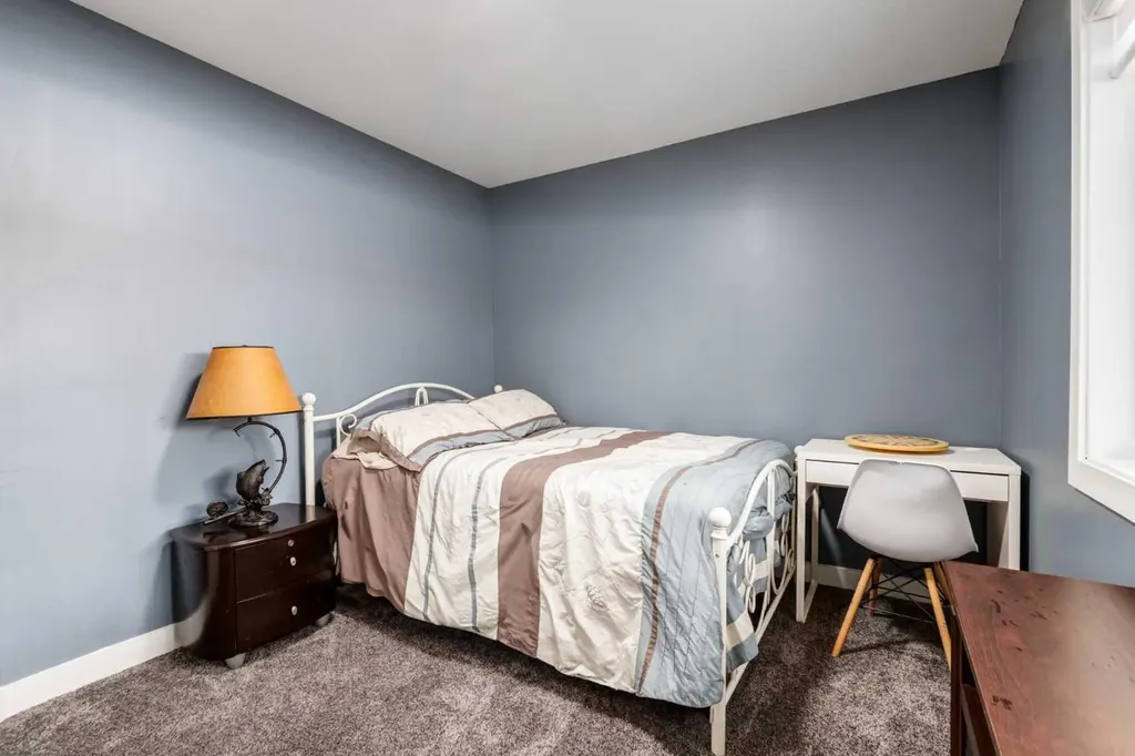 305 Kinniburgh Cove Chestermere AB T1X 0Y7