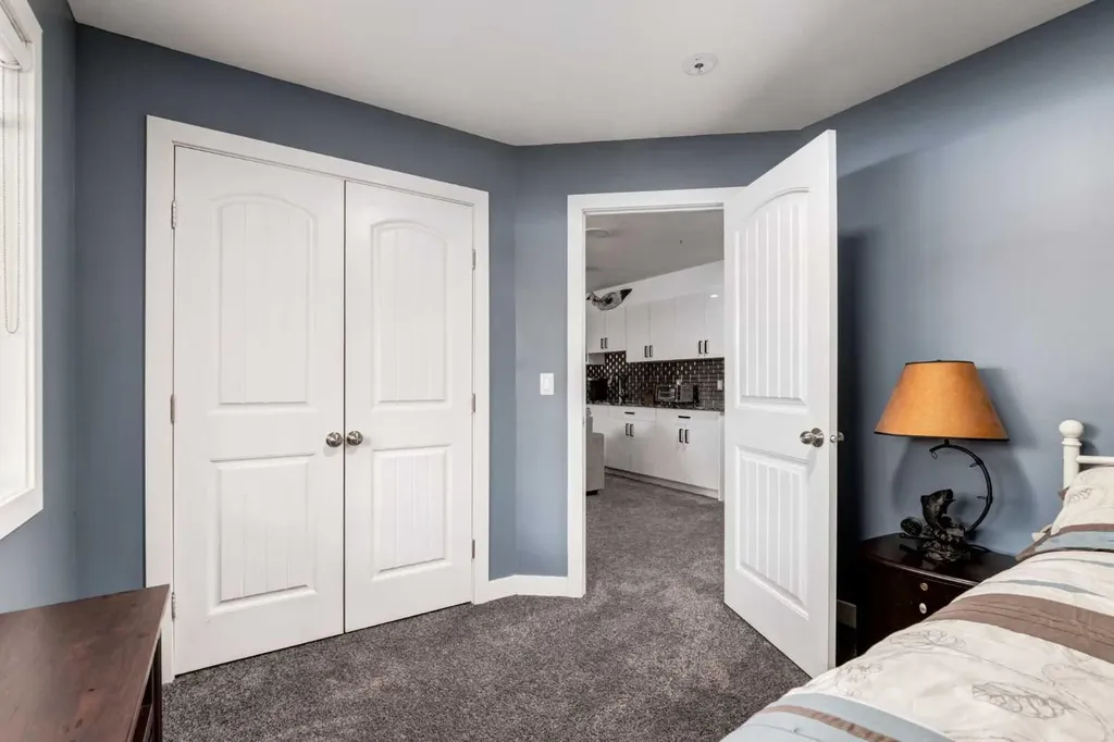 305 Kinniburgh Cove Chestermere AB T1X 0Y7