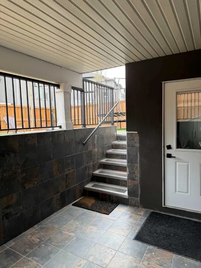 305 Kinniburgh Cove Chestermere AB T1X 0Y7
