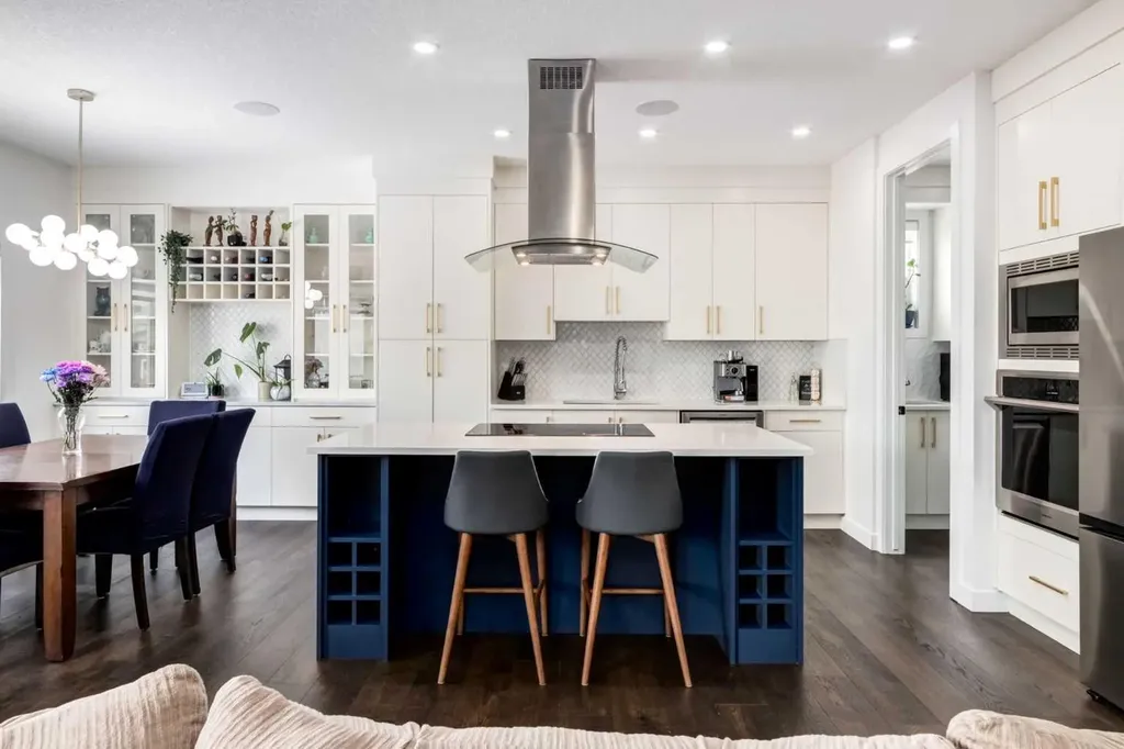 305 Kinniburgh Cove Chestermere AB T1X 0Y7