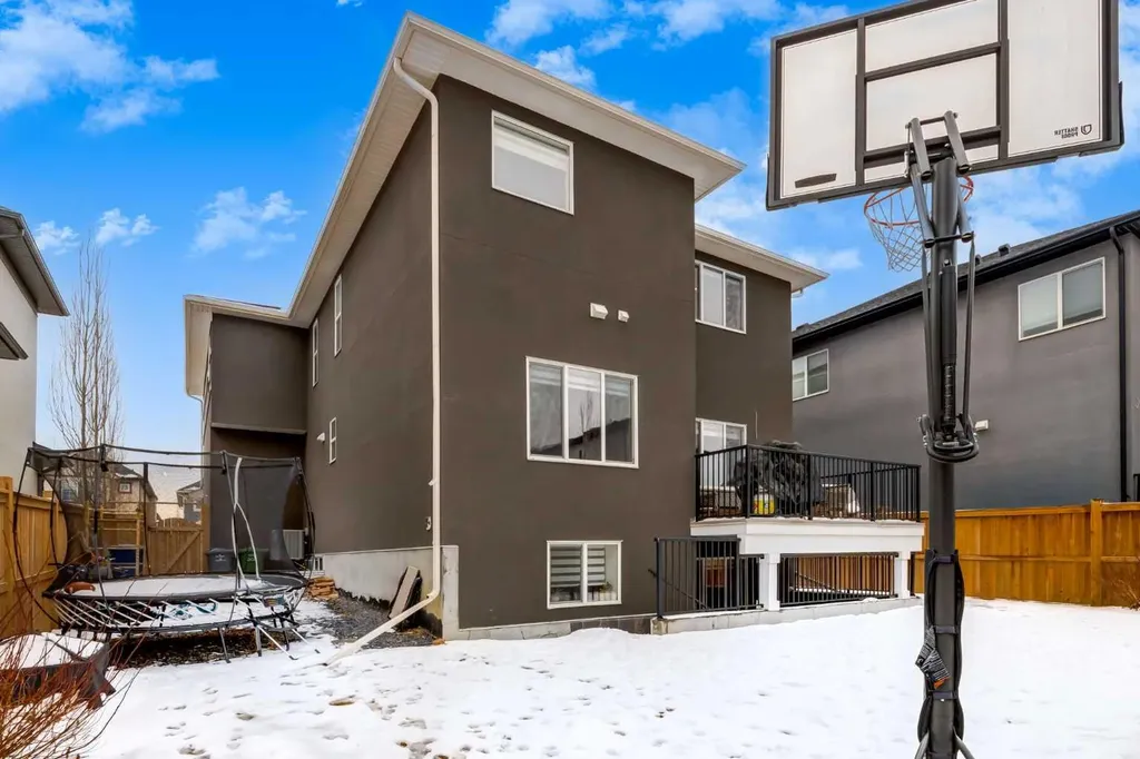305 Kinniburgh Cove Chestermere AB T1X 0Y7