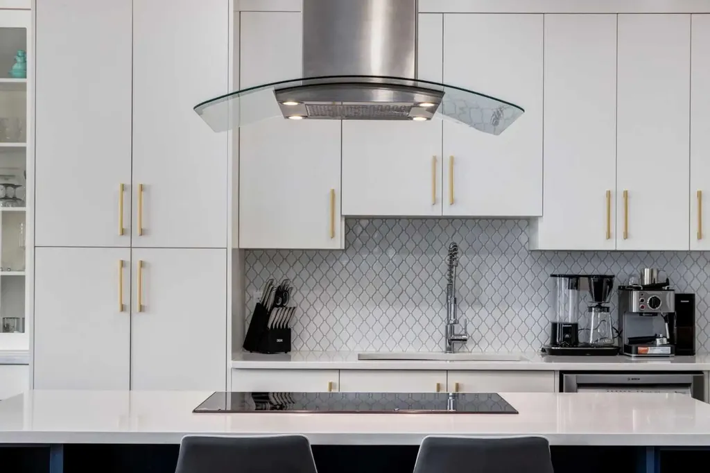 305 Kinniburgh Cove Chestermere AB T1X 0Y7