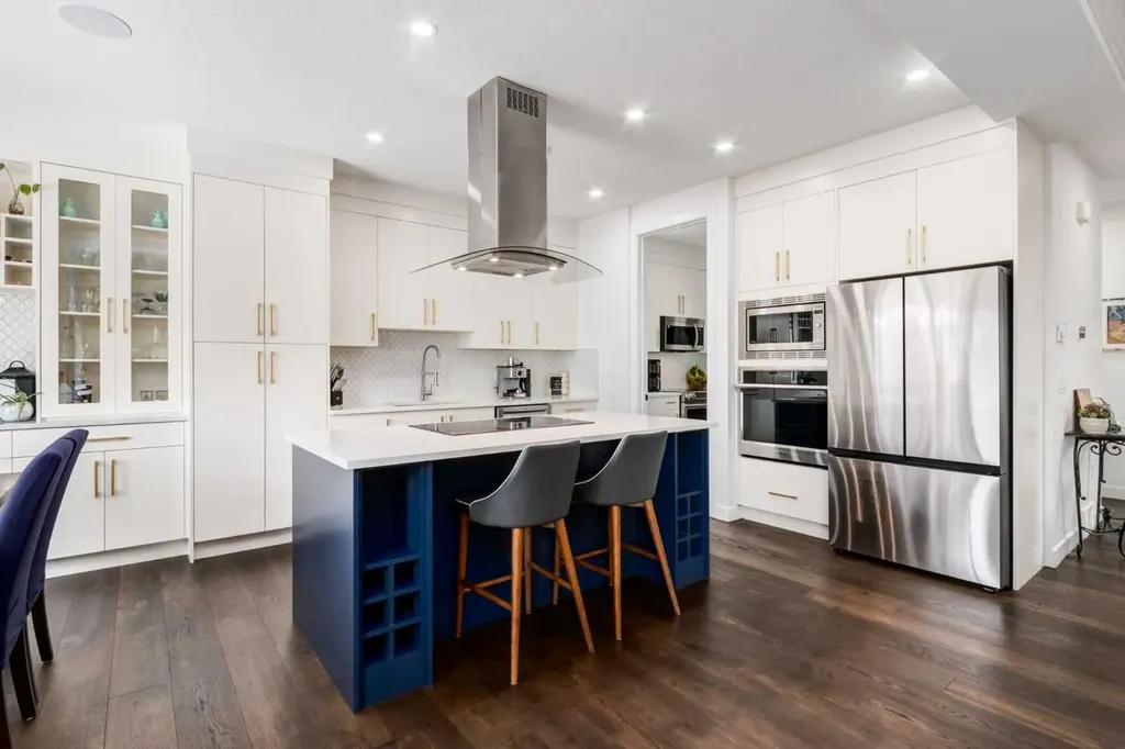 305 Kinniburgh Cove Chestermere AB T1X 0Y7