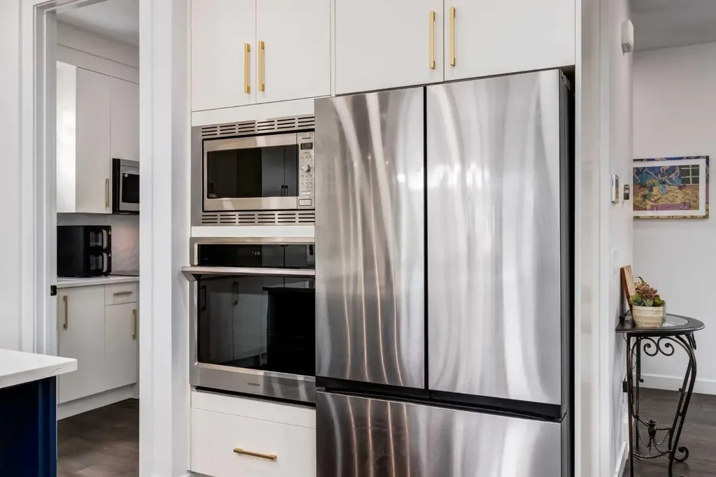 305 Kinniburgh Cove Chestermere AB T1X 0Y7