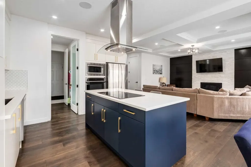 305 Kinniburgh Cove Chestermere AB T1X 0Y7