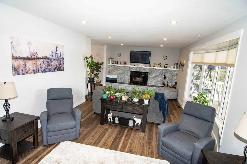 33233 Range Road 284 Rural Mountain View County AB T4H 1P2