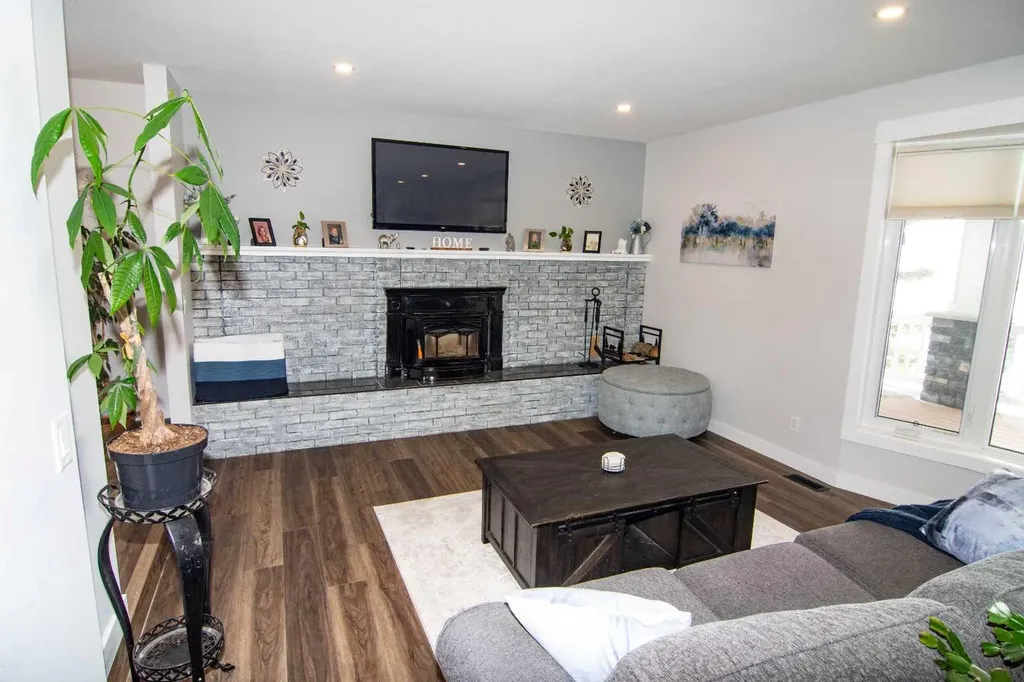 33233 Range Road 284 Rural Mountain View County AB T4H 1P2