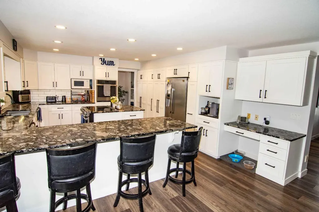 33233 Range Road 284 Rural Mountain View County AB T4H 1P2