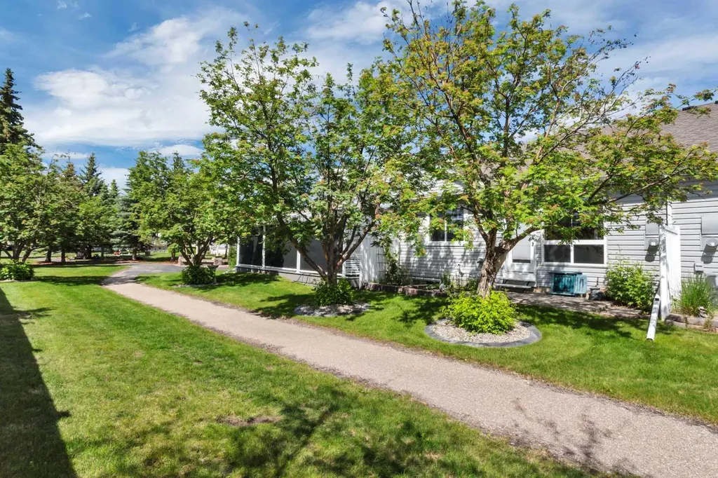 6 Jenkins Drive Red Deer AB T4P 3X1