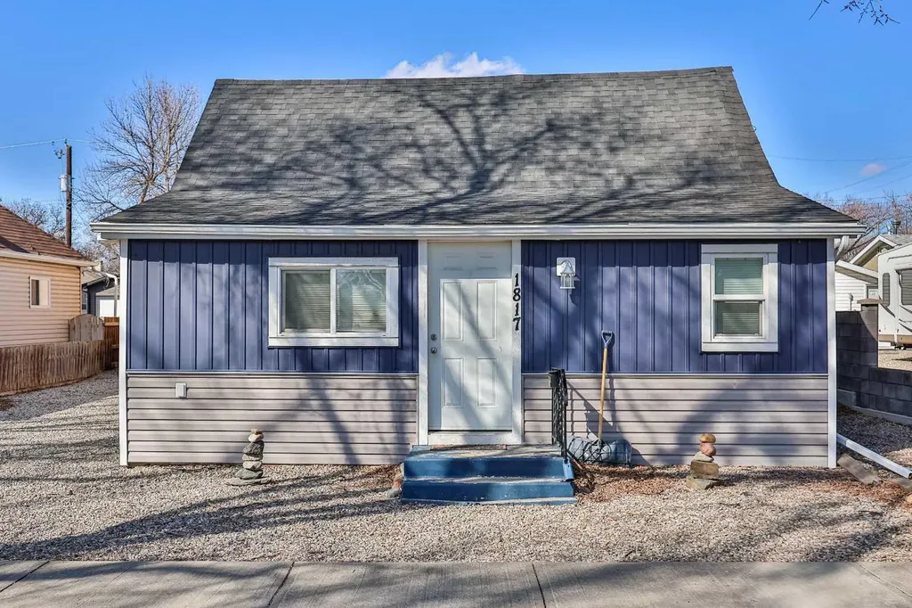 1817 1a Avenue N Lethbridge AB T1H 0A9