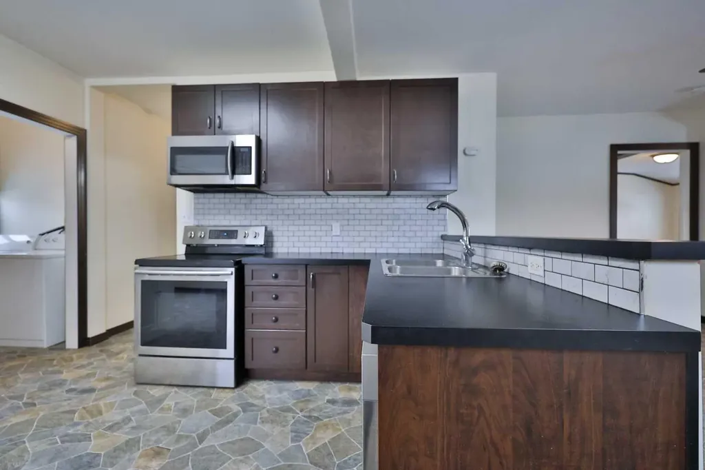 1817 1a Avenue N Lethbridge AB T1H 0A9