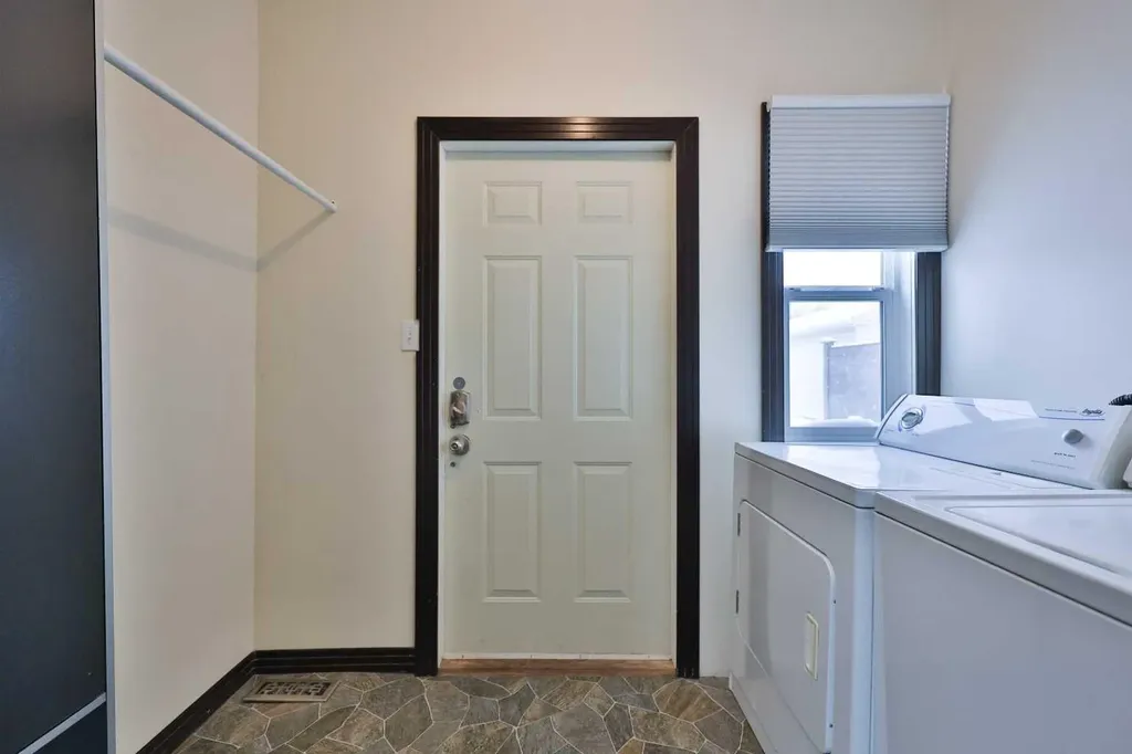 1817 1a Avenue N Lethbridge AB T1H 0A9