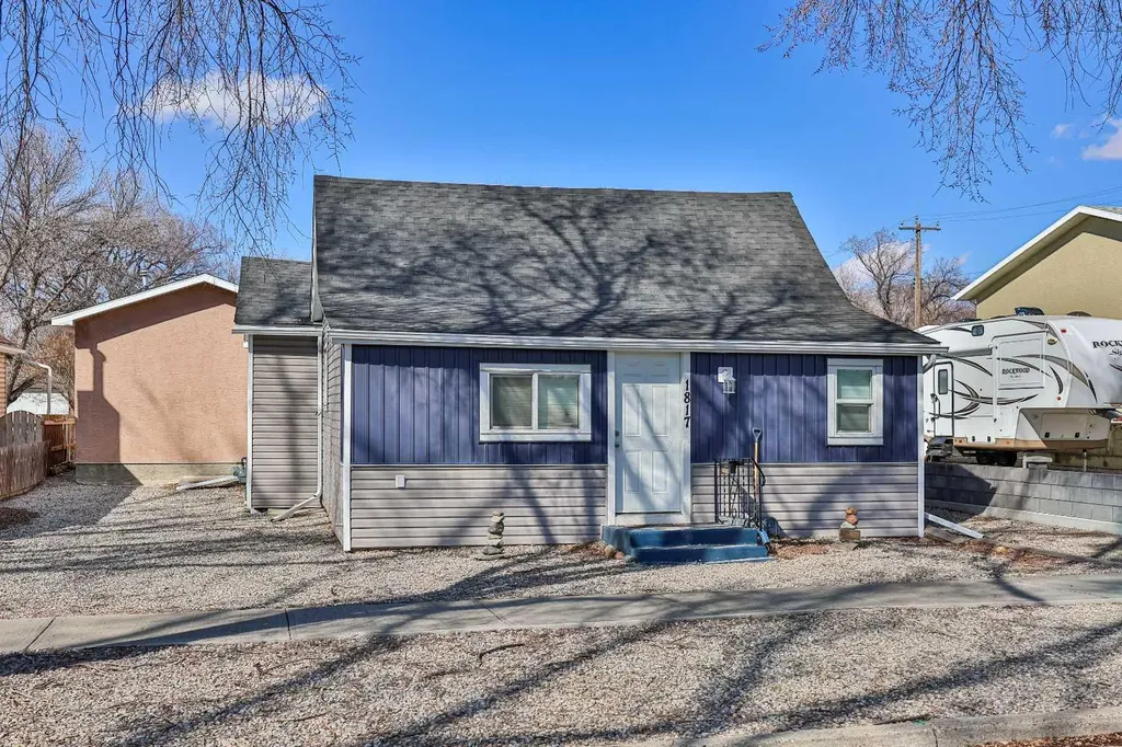 1817 1a Avenue N Lethbridge AB T1H 0A9