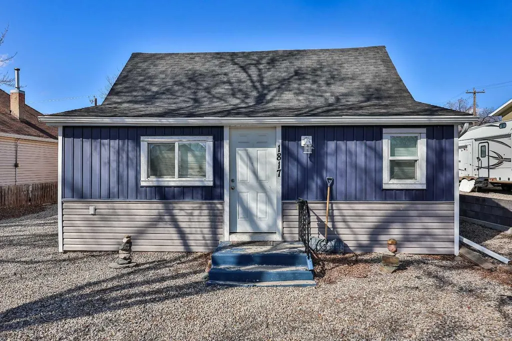 1817 1a Avenue N Lethbridge AB T1H 0A9