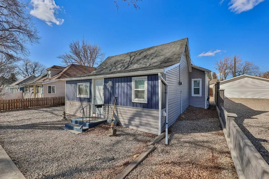 1817 1a Avenue N Lethbridge AB T1H 0A9