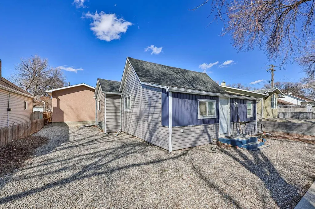 1817 1a Avenue N Lethbridge AB T1H 0A9