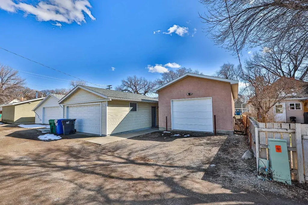 1817 1a Avenue N Lethbridge AB T1H 0A9