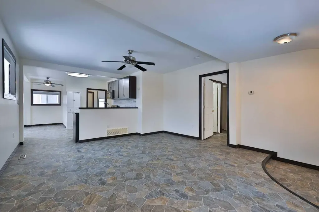 1817 1a Avenue N Lethbridge AB T1H 0A9