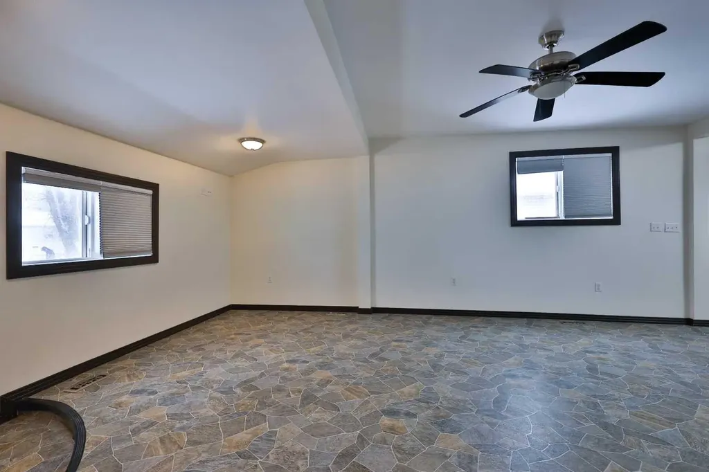 1817 1a Avenue N Lethbridge AB T1H 0A9