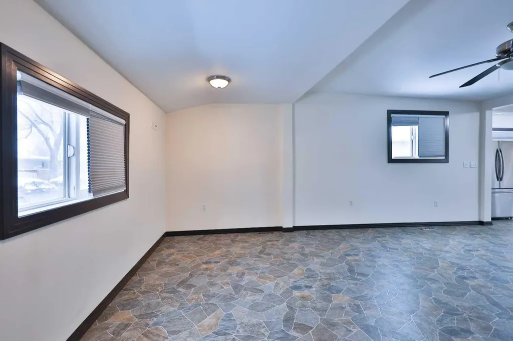 1817 1a Avenue N Lethbridge AB T1H 0A9
