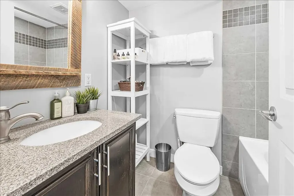 2020 11 Avenue SW Calgary AB T3C 0P1