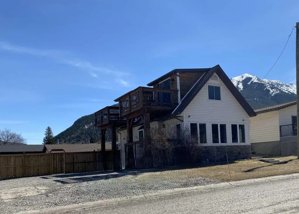 1809 129 Street Blairmore AB T0K 0E0