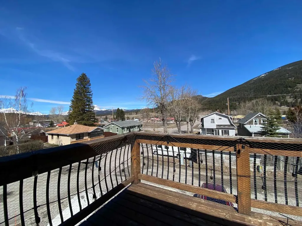 1809 129 Street Blairmore AB T0K 0E0