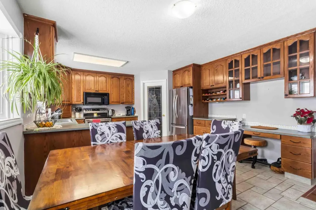 18 Clark Crescent Fort Mcmurray AB T9H 1M8