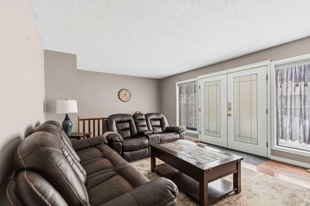 18 Clark Crescent Fort Mcmurray AB T9H 1M8