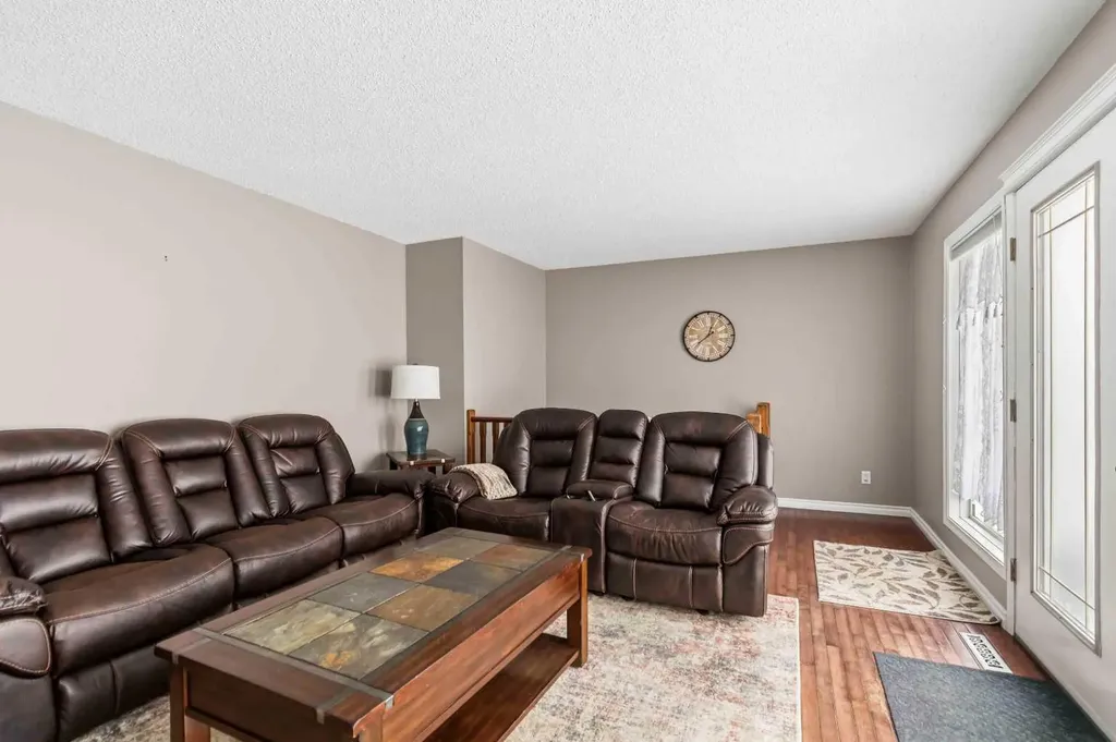 18 Clark Crescent Fort Mcmurray AB T9H 1M8