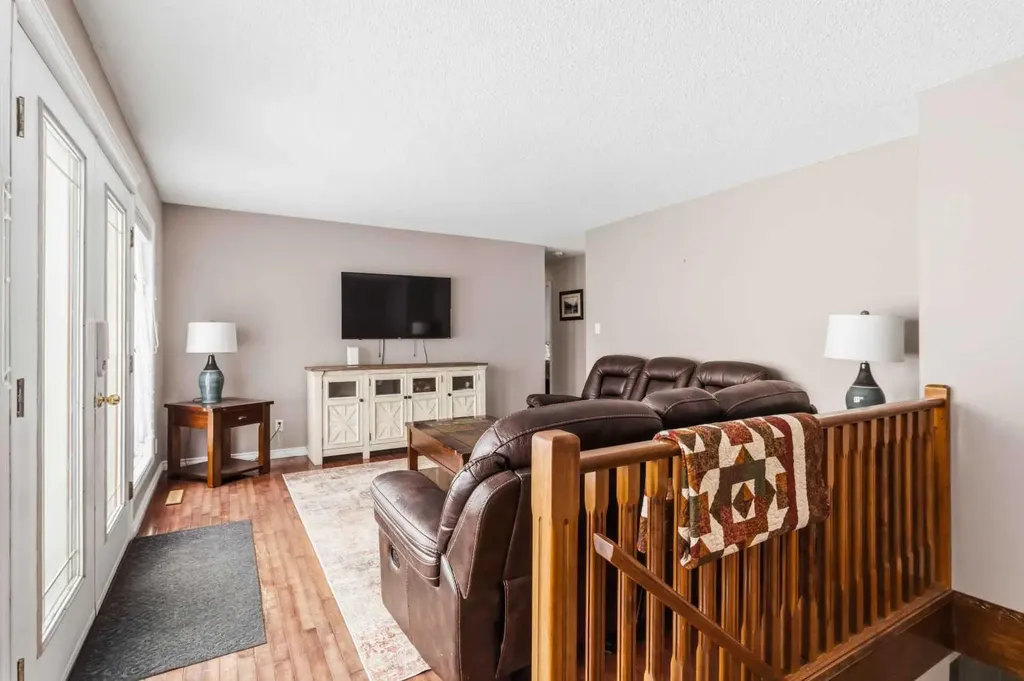 18 Clark Crescent Fort Mcmurray AB T9H 1M8