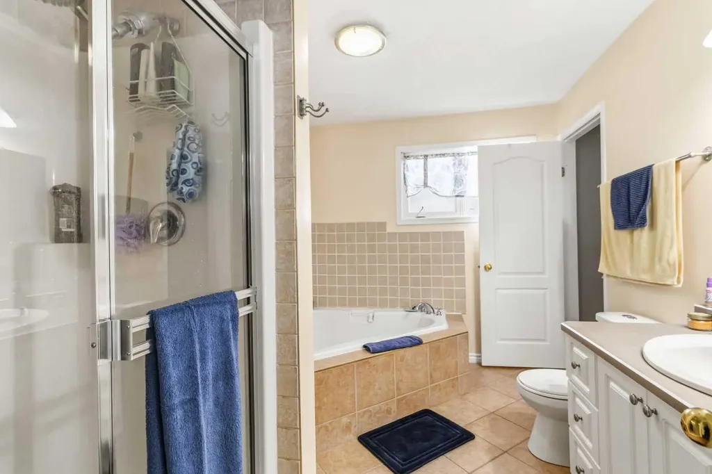 18 Clark Crescent Fort Mcmurray AB T9H 1M8