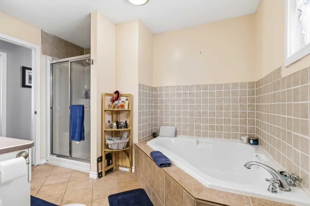 18 Clark Crescent Fort Mcmurray AB T9H 1M8